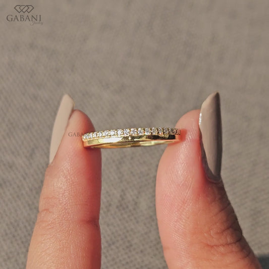 lab grown diamond pave band with single row design in gold