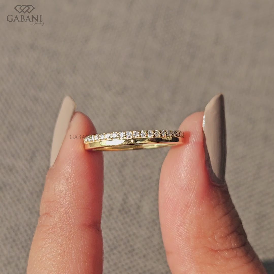 lab grown diamond pave band with single row design in gold